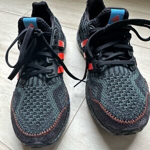 Adidas Youth Boy's Ultraboost 5.0 DNA Shoes Shadow Green Size 5.5.